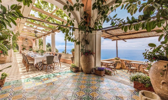 Liparlati Villa | My Rental Homes - Villa degli Affreschi immersed in a 1000 sq m garden with pool