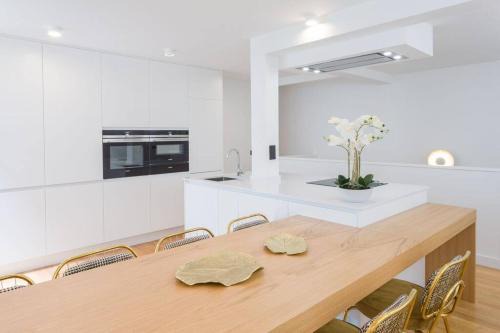 Porte-Saint-Martin Apartment | My Veranda - Spacious Loft with 4 Bedrooms and 3 Bathrooms - Near République and Le Marais