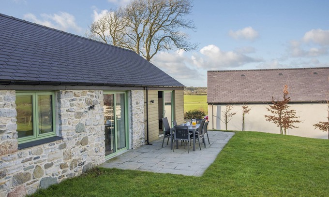 Brynsiencyn Cottage | MYNYDD PARYS, pet friendly, with a garden in Brynsiencyn