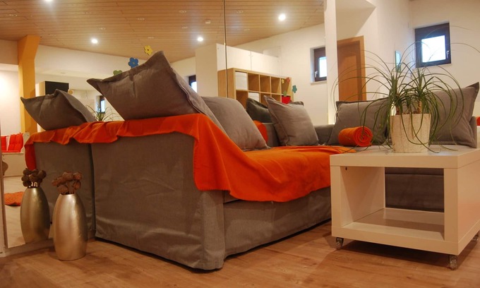 Neckarhausen Apartment | Nürtingen: spacious loft-style apartment between orchards and Neckar
