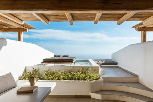 Imerovigli Hotel | NĒRO Suites by NOMÉE Hospitality Group