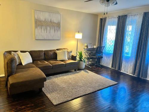 Orange Prairie House | N Hamilton House 3 Bedroom