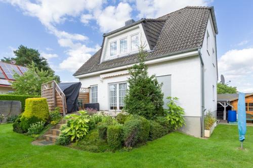 Dahlwitz-Hoppegarten House | Nahe Berlin 224qm Traumhaus im Grünen mit Sauna und Kamin