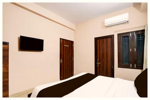 Nainital Hotel | Naini View Hotel Bhavya Near Mall Road
