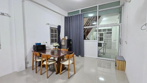 Thanon Phetchaburi Bed & Breakfast | NAN Square