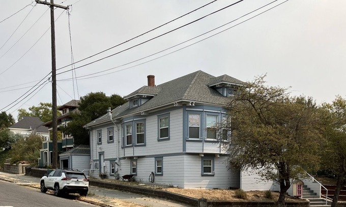 Petaluma House | Nana's House, entire home in central Petaluma
