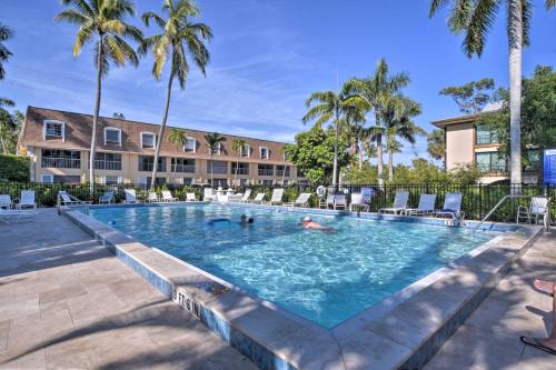 Old Naples Apartment | Naples Condo with Pool - Walk to Dining and Beach