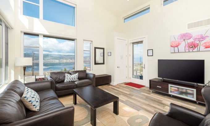 Okanagan-Similkameen House | Naramata Dream Vacation Home: Serene Retreat with Stunning Views