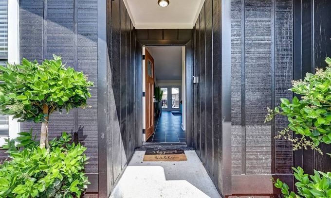 Westside House | NAS Jax Pool Hot-tub Gameroom Message for Spring