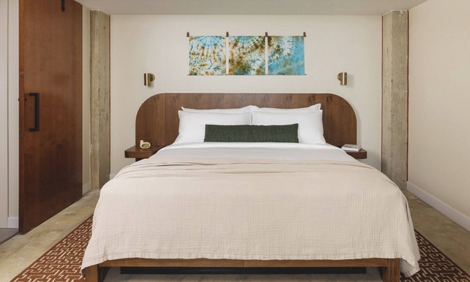 East Bank Hotel | Nashville Nocturne: Drift's Nightfall Nook - Premium 1 Bedroom Suite
