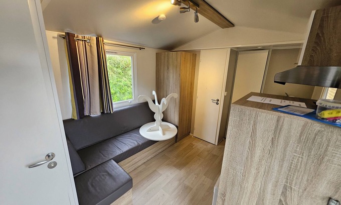 Viane Ski Chalet | Natural residence with pond, near Pairi Daiza.