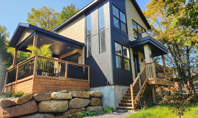 Saint-Brigitte-de-Laval House | Nature - Comfort & SPA - Chalet Moderno