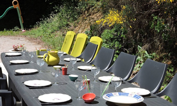 Martrin Cottage | Nature et Convivialité : Large gîte for up to 15 people in the Tarn.