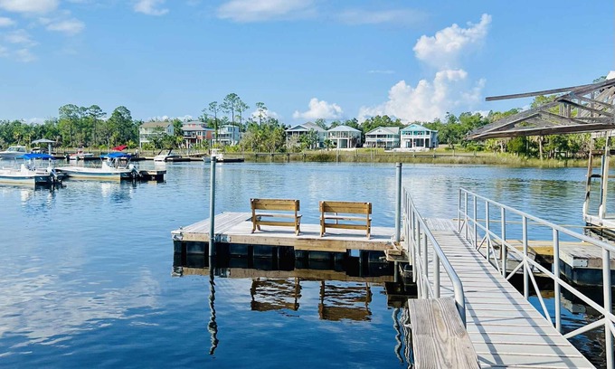 Steinhatchee Cabin | Nauti Hookers, deep water access in Steinhatchee with a boat slip, cold AC, WiFi