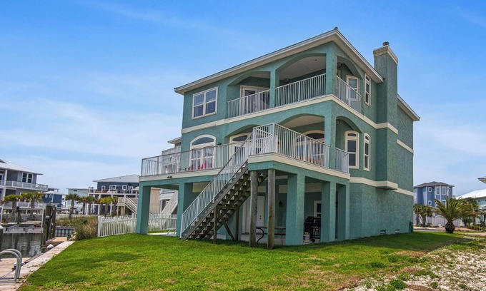 Navarre Beach Villa | Navarre Beach Villa w/Water Views Sleeps 12/Kayaks + Bikes + OPTIONAL CARTS