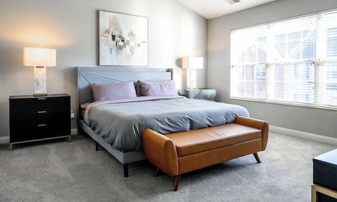 Roseland House | ND Luxury Townhome 8 min to ND Stadium!