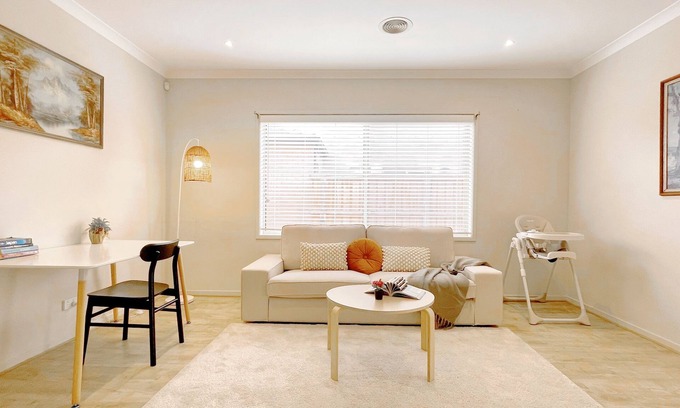Point Cook House | Near Beach/Pool Table/Baby Cot/Smart TV with Netflix/Saltwater Coast