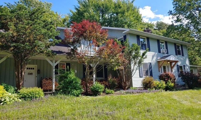 Hamilton House | Near Colgate and Seven Oaks Golf, Accommodates 8 Guests