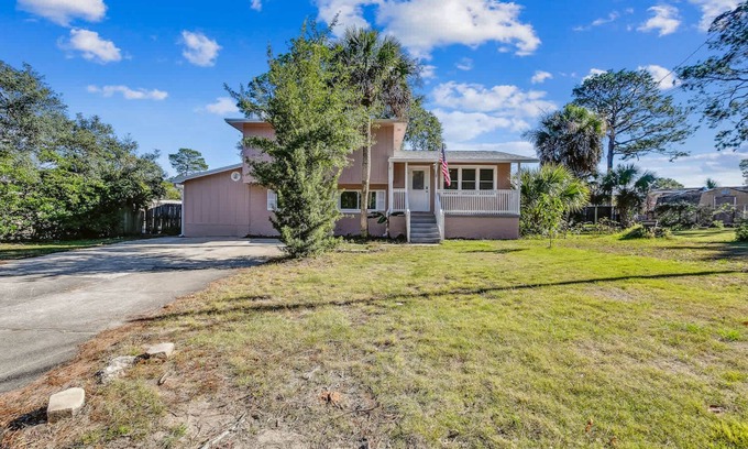 Southeast Pensacola House | Near Downtown, Beach! House&Apt - Woodland Escape