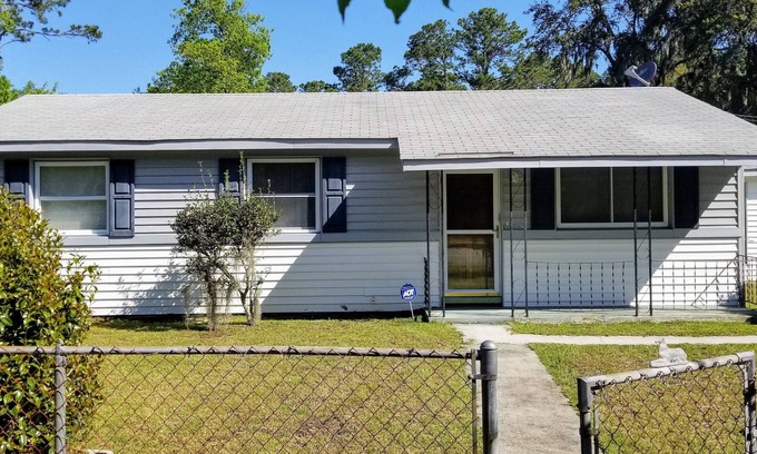 Beaufort House | Near Downtown & Great for Marine Corps Graduations