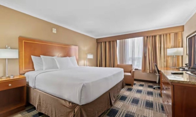 Carteret Apartment | Near NYC - Cozy King Suite Prime Location Premium Comfort