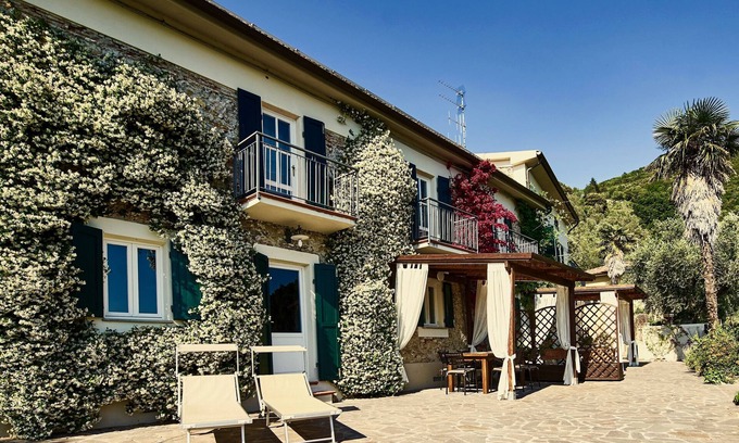 Vicopelago House | Near Pisa & Lucca - Olive Grove House & Superb Pool Views of The Leaning Tower