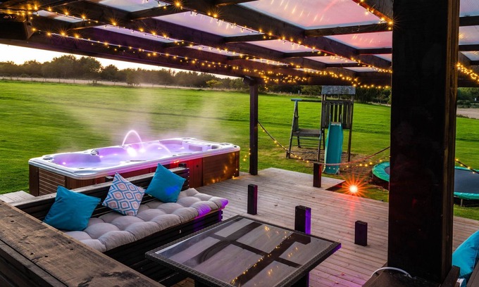 Leuchars Other | Near St Andrews 3 Acre Private Garden with Outdoor Hot tub and indoor Cinema