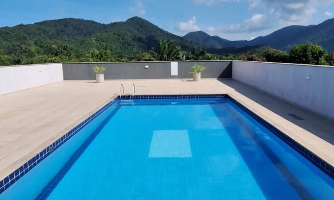 Downtown Ubatuba Apartment | NEAR THE BEACH AIR CONDITIONING WI-FI POOL BARBECUE CHAIR SUNSHINE SMART TV FILTER