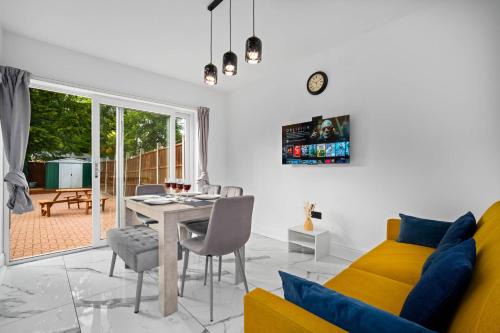 Acocks Green House | NEC BHX Free Parking Luxury Prestige Cosy Elegance