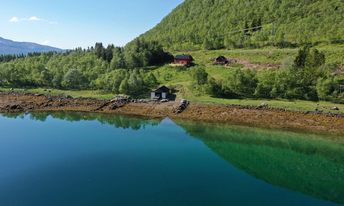 Tjeldsund House | Nesset Fiskfjord. House by the sea with panoramic views, Gateway to Lofoten!