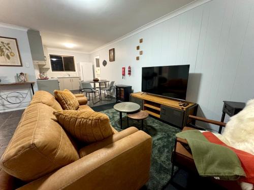 Stanthorpe House | Nestled on Smith