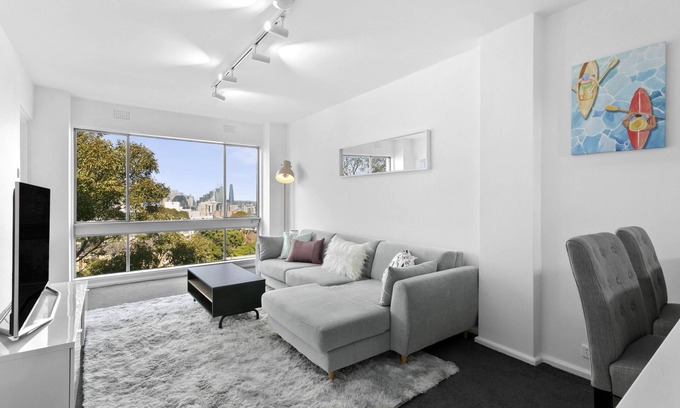 Neutral Bay Apartment | Neutral Bay - BEN73 - Ben Boyd Road - Charming 1BR with Harbour Views in Peaceful Neutral Bay Location