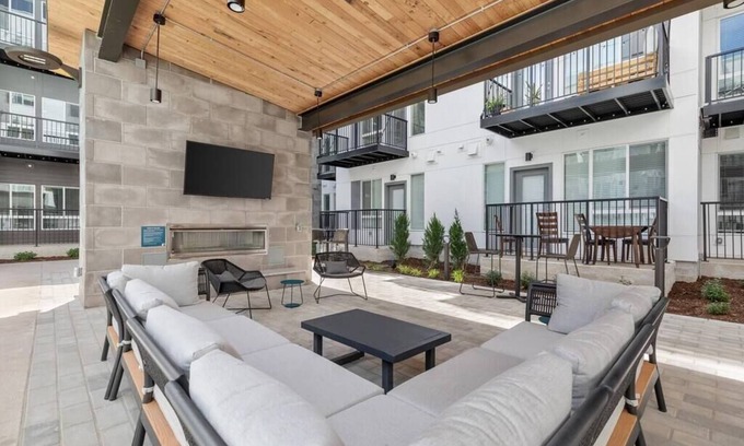 Jewell Heights - Hoffman Heights Apartment | New 1B1B Apartment Steps From Top Hospital