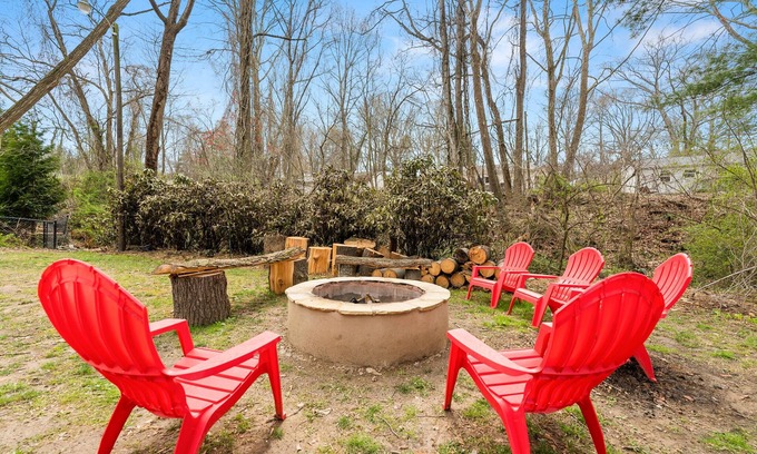 Asheville Apartment | NEW 2 BRBA minutes to Hospitals & Downtown Asheville & 2 min to Biltmore Village