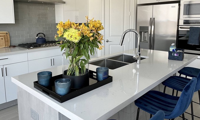 George Bush Park/Eldridge House | New 2021 build modern 2 bedroom home w fast wi-fi & office in Energy Corridor