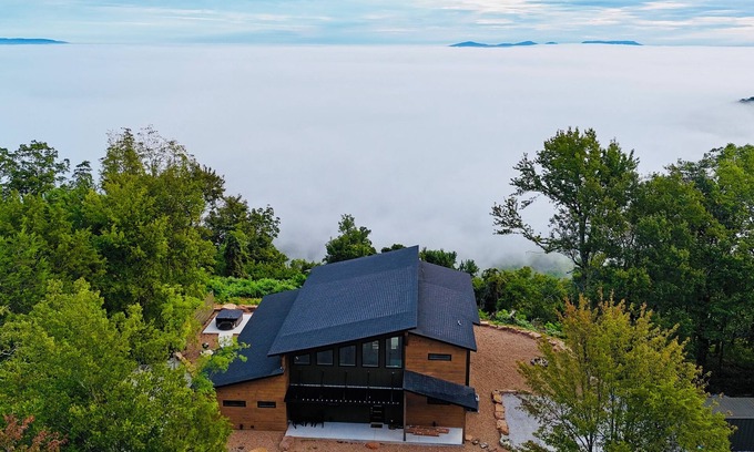 Jasper Cabin | New! 3-BR Lodge in Jasper with breathtaking views of the Arkansas Grand Canyon