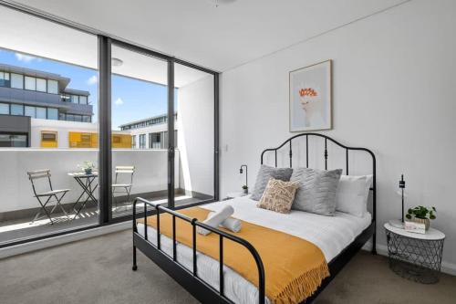 Kingsgrove Apartment | NEW 3BR Apt in Kingsgrove Sleeps 7
