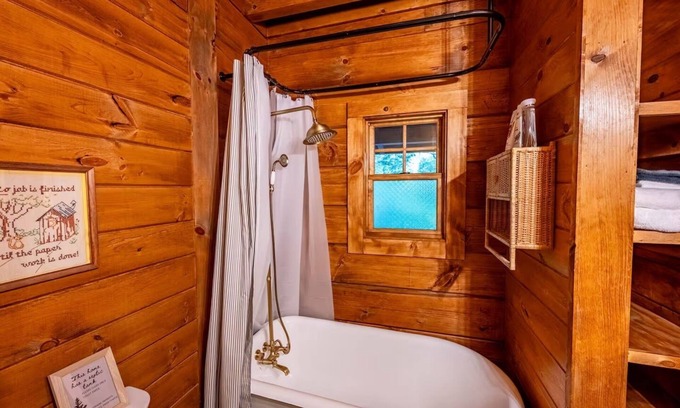 Sapphire Cabin | New! 5BD/3BA Mountain Retreat w/Resort Amenities