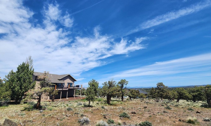 Redmond House | New 6 Bedroom Listing! Family fun in Eagle Crest. Hot tub, views, privacy