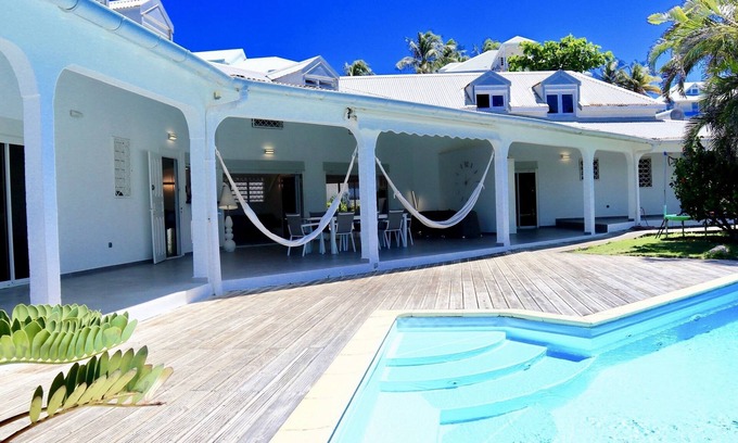 Morel Villa | New announcement! Superb MORELLE villa, facing the sea, 50 metres from the beach