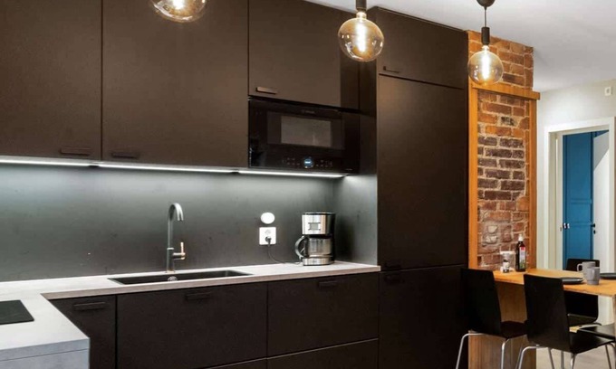 Arstad Condo | New Apt with heated flooring, fast WI-FI - smart-TV!