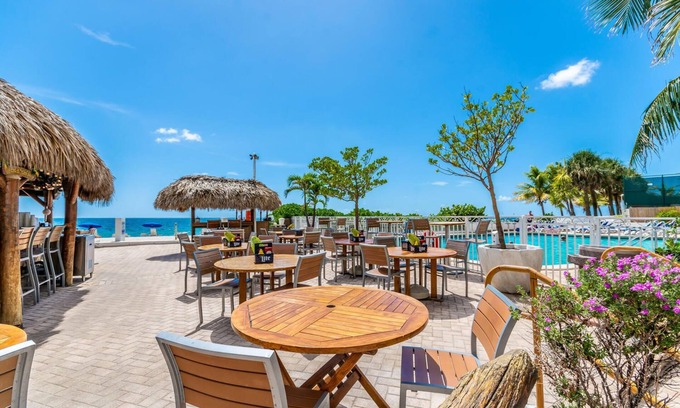 Galt Mile Condo | NEW Beach and Ocean Front Condo 3BR with Pool and Tiki Bar. Sleep 12