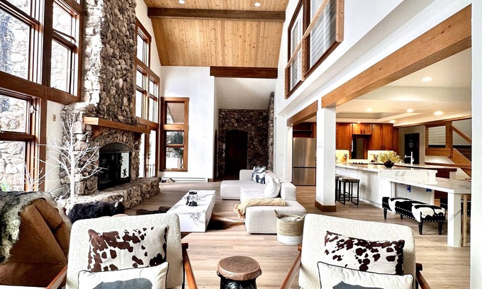 Avon Ski Chalet | New! Beaver Creek, Holden Road Location & Ski-in!