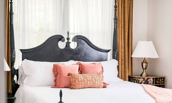 Lynchburg House | New! Blue Bungalow - luxury, minutes from Randolph & downtown