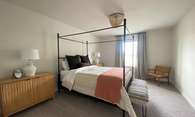 Inman House | New! Boiling springs Luxury Lake front home- sleeps 6 people