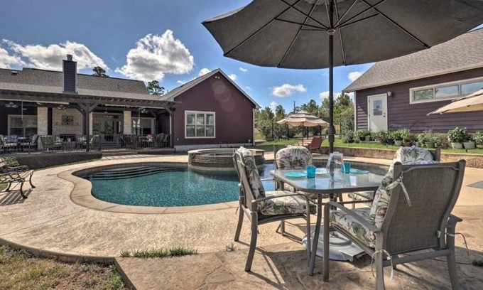 Bastrop House | NEW! Charming 2BD/2BA Home with a Beautiful Heated Jacuzzi and Pool!