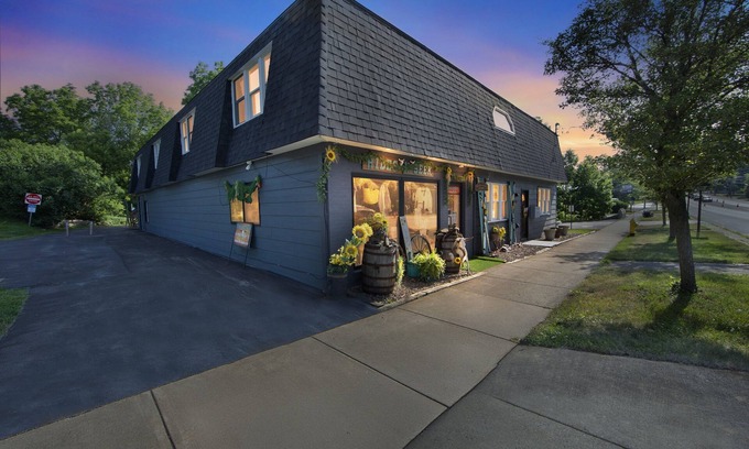 Clarence Apartment | NEW! Charming 2BR Retreat in the Heart of Clarence