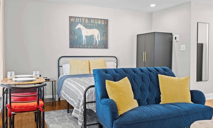 Bonnycastle Apartment | NEW Charming Studio Stay in Vibrant Highlands Area