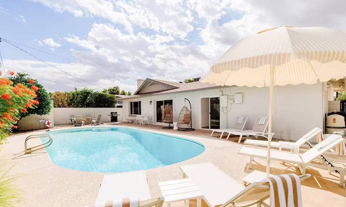 Park Scottsdale Four House | NEW! Chic Stay - Pool - Fire Pit - Min to Old Town
