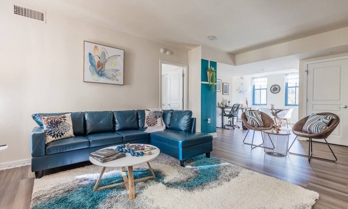 Aurora Highlands Apartment | NEW! CozyGram DLuxe-WiFi-DCA-Amazon HQ